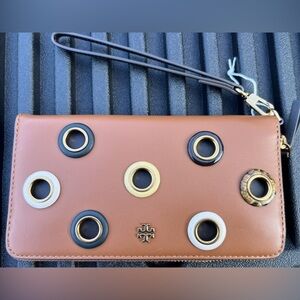 NWT $378 TORY BURCH EMERSON GROMMETS ZIP
CONTINENTAL CLASSIC CUOIO /902,LEATHER